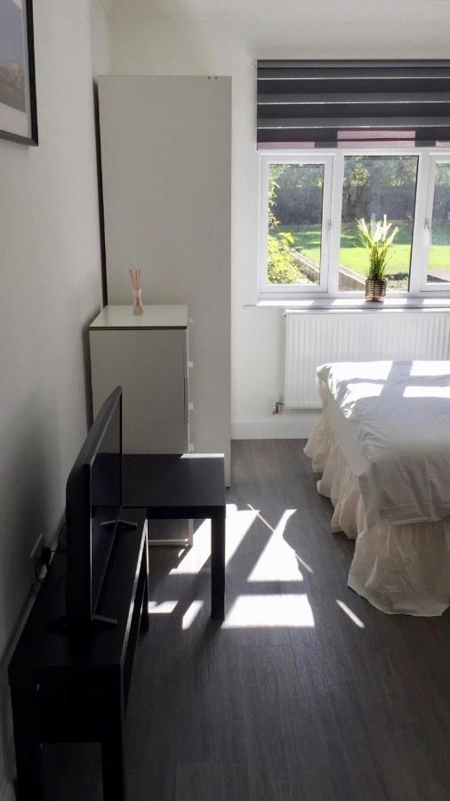 Quiet Studio By Lloyd Park Apartamento South Norwood Exterior foto